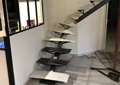 Un escalier balancé pour gagner de l’espace