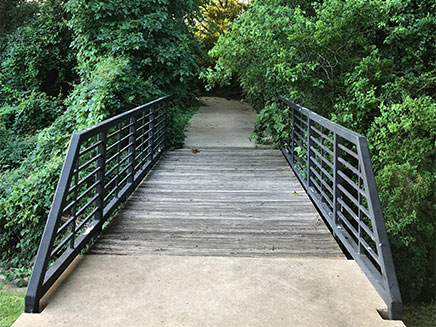 Une passerelle en métal