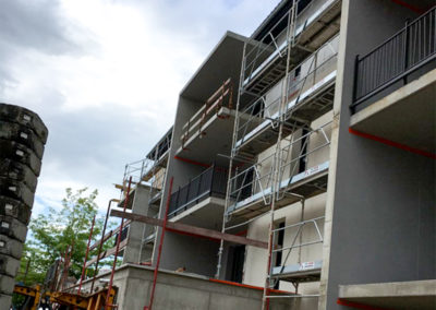 La pose du garde corps d'un balcon