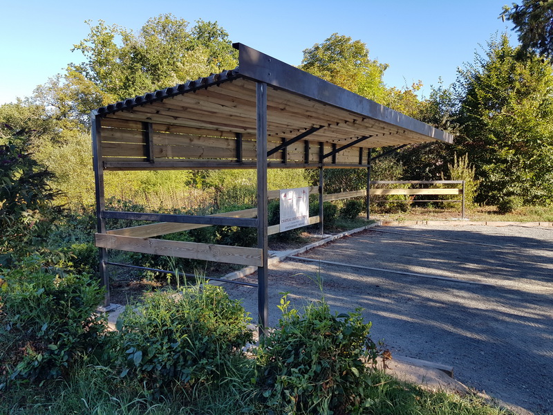 Un car port pour un parking privé