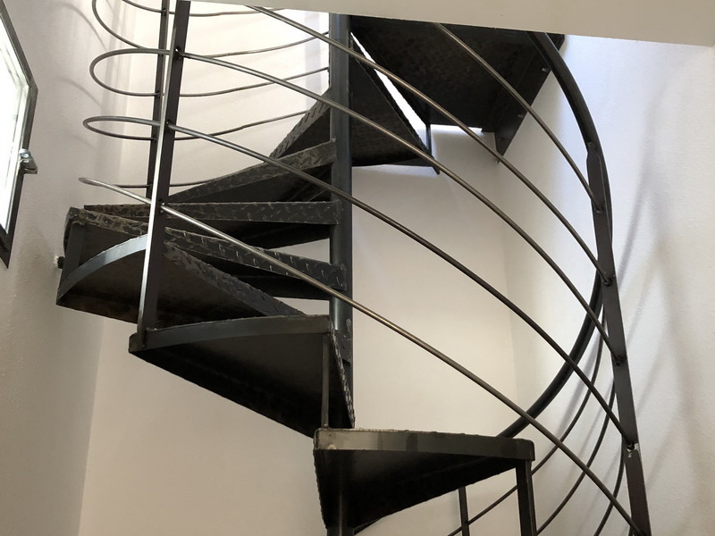 Un escalier hélicoïdal métal sur mesure