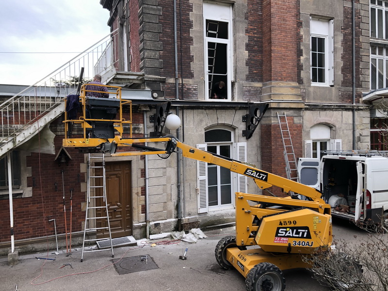 Le groupe Pallay a réalisé l'importante modification d'un escalier métallique destiné à desservir une salle de classe d'un établissement scolaire de la Loire. Ce chantier a nécessité de nombreux ajustements et la mise en place de gardes-corps pour une sécurité parfaite.