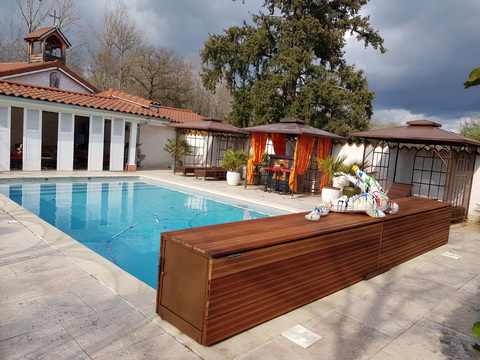 création, réalisation,pose d'un cache rideau de piscine dans la Loire par le Groupe Pallay