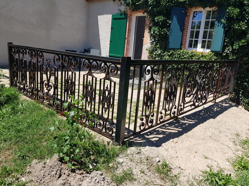 conception et pose d'une balustrade acier et fonte par le groupe Pallay ferronnier Loire