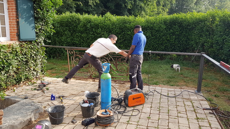 le groupe Pallay a conçu et posé une balustrade alliant fonte et acier