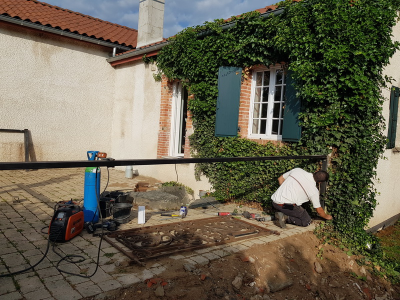 le groupe Pallay a conçu et posé une balustrade alliant fonte et acier