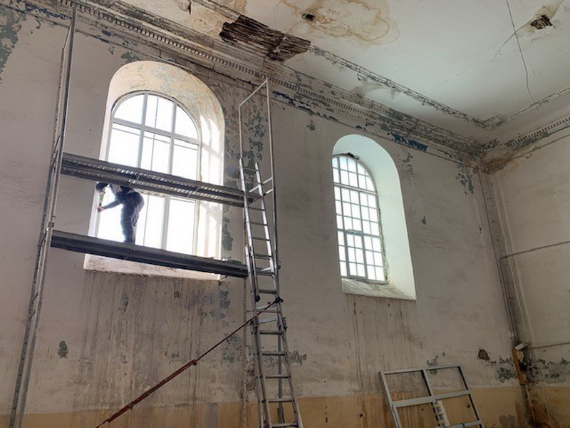 Le groupe Pallay a été chargé de la conception et du changement des 4 grandes fenêtres de la chapelle de la Visitation, en cours de restauration au Puy en Velay .